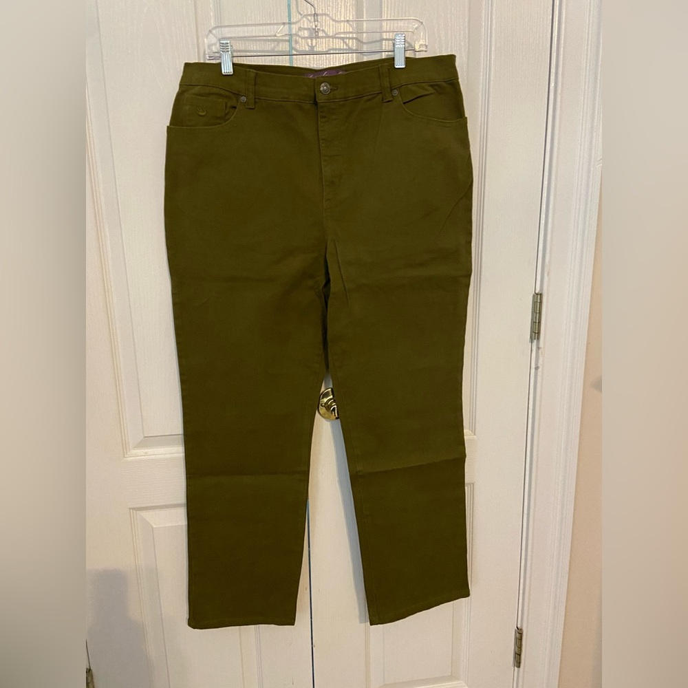 Gloria Vanderbilt Amanda Jean 18 Short Olive Green NWOT
